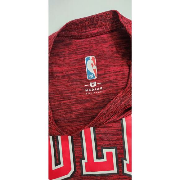 Chicago Bulls Men’s M Red Graphic T-Shirt Short Sleeve Polyester Athletic Tee - Picture 5 of 6